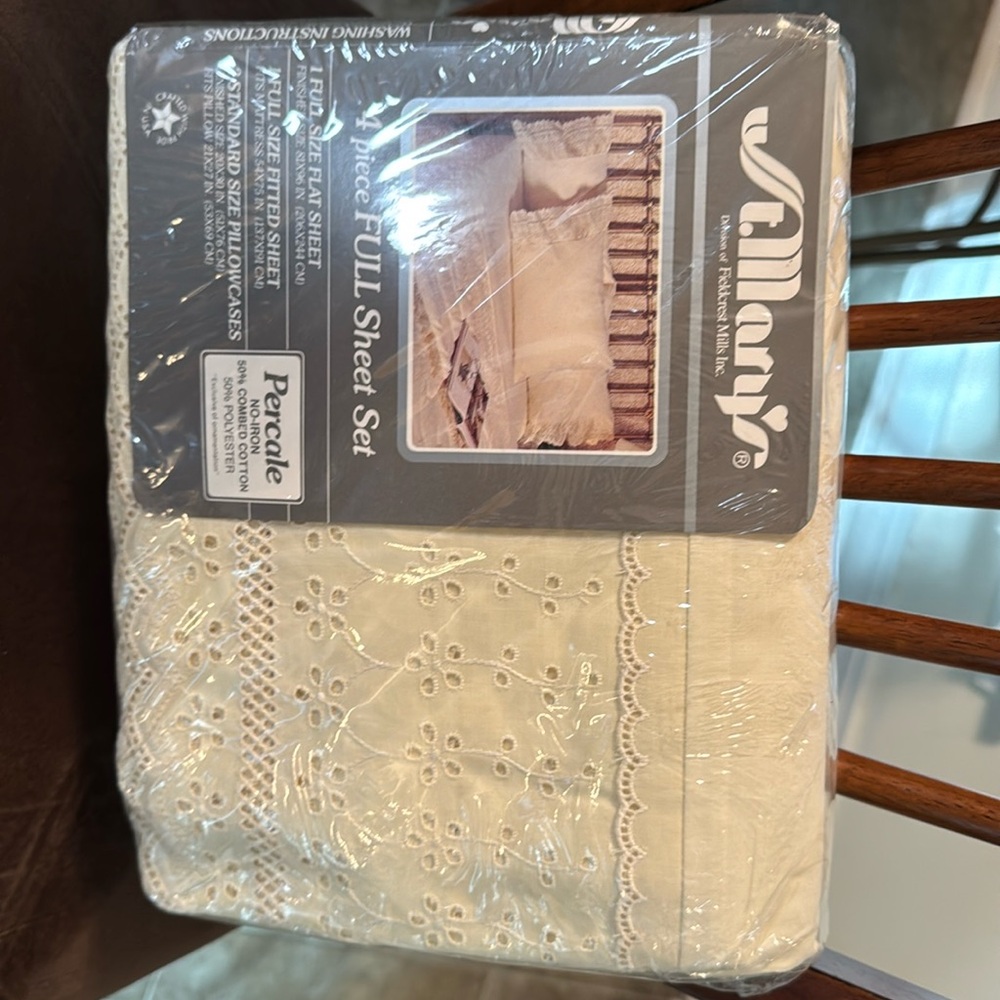 Full size percale sheet set with eyelet trim. Ivory color